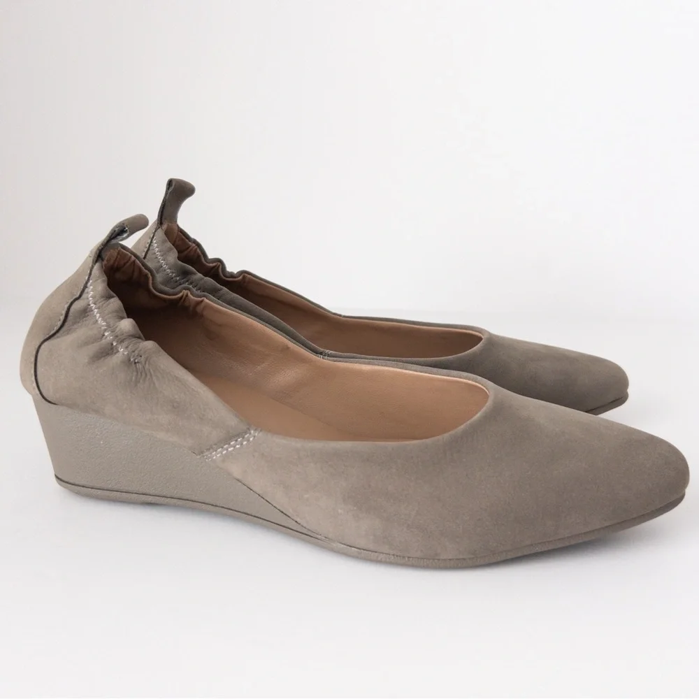 NWOB Blondo Waterproof Etta Wedge Almond Toe Pump‎ in Fallen Rock Nubuck